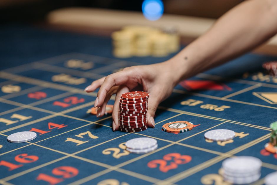 Slot Volatility Explained: Why Two Players, Same Spin, Different Results
